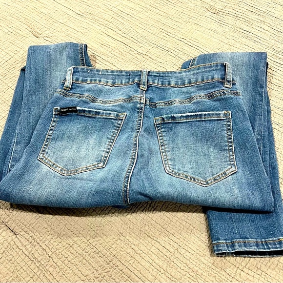 Juniors, Almost Famous denim, skinny jeans, slightly distressed - Picture 3 of 7